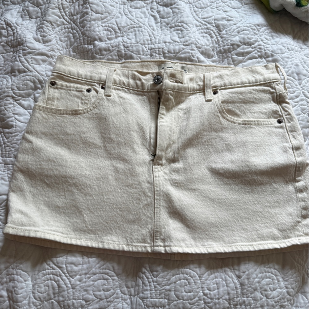 Abercrombie & Fitch Cream Mini Skirt